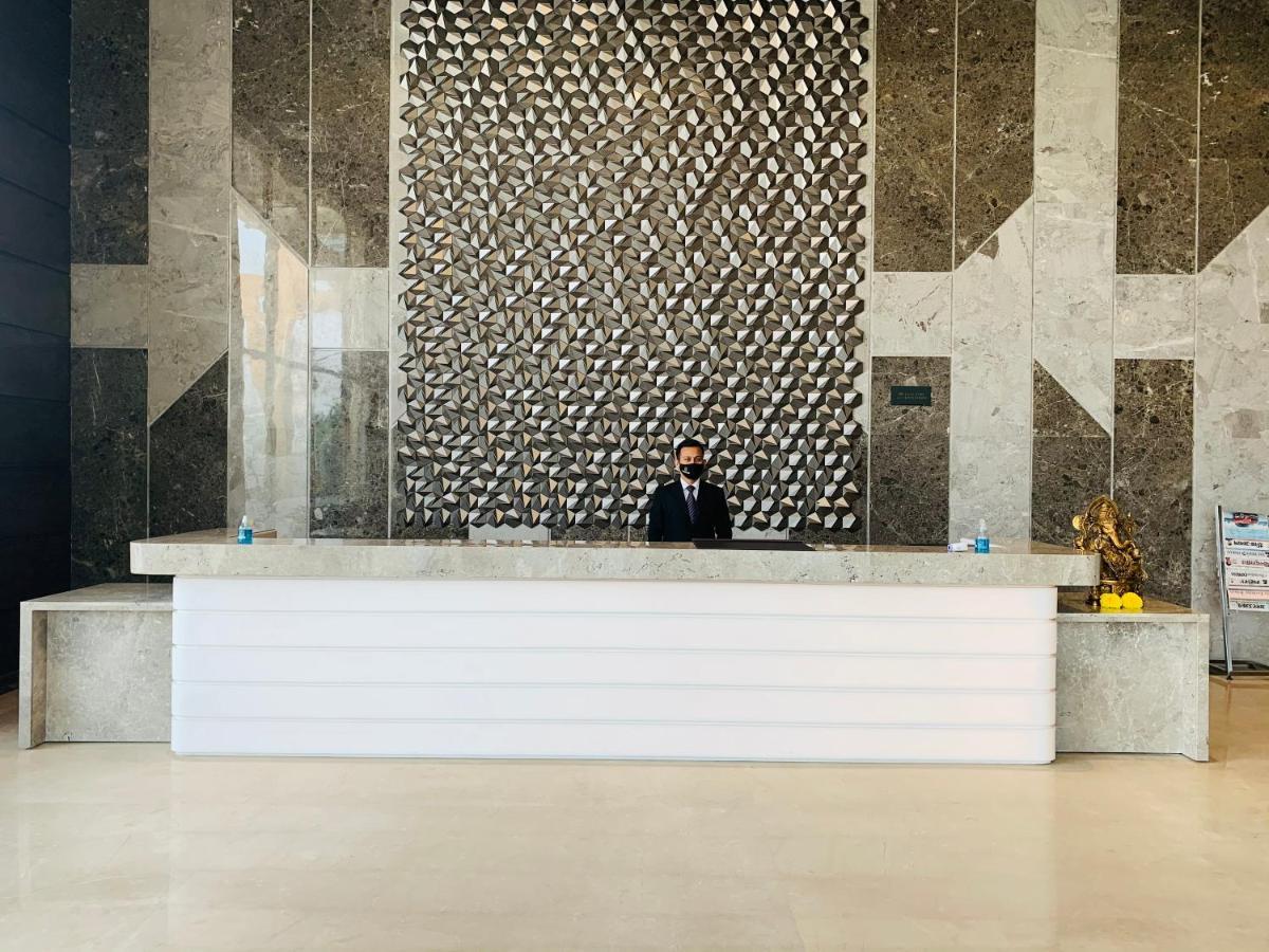 The Grand Arc Hotel & Convention Centre Shahjahanpur Exterior photo