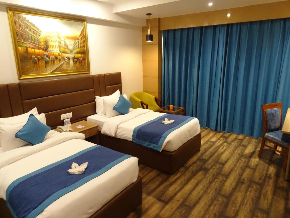 The Grand Arc Hotel & Convention Centre Shahjahanpur Exterior photo