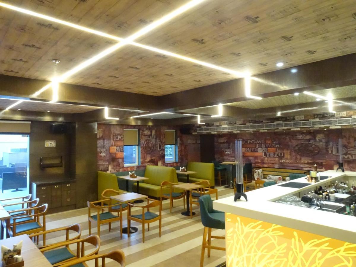 The Grand Arc Hotel & Convention Centre Shahjahanpur Exterior photo