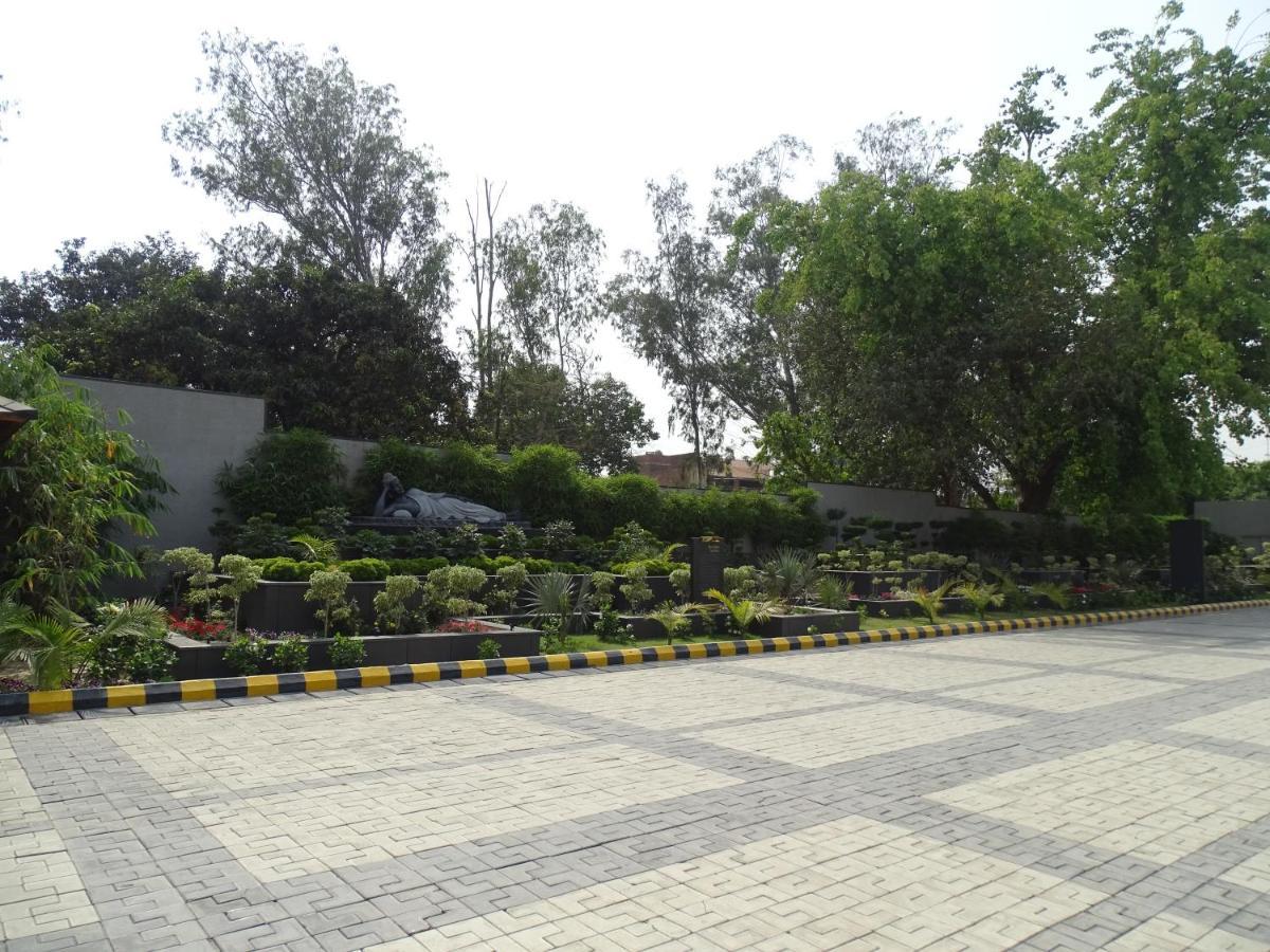 The Grand Arc Hotel & Convention Centre Shahjahanpur Exterior photo