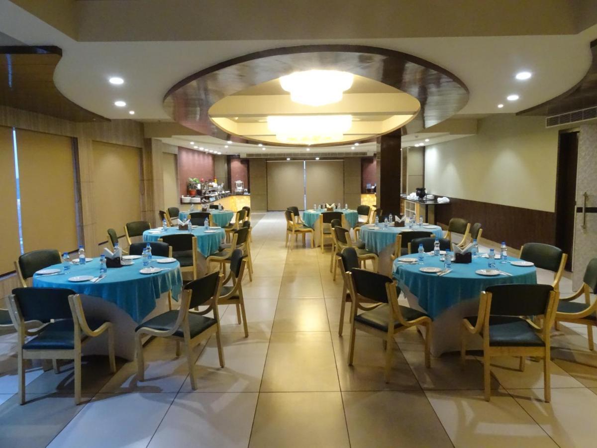 The Grand Arc Hotel & Convention Centre Shahjahanpur Exterior photo
